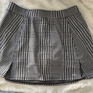ALO Yoga Black and White Tennis/Pickleball Skirt